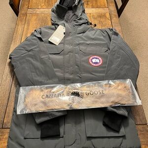 Canada Goose Expedition Parka Men’s size XL Granite Grey
